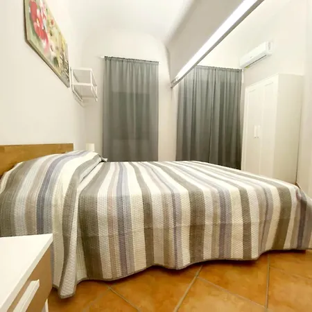 Casa Marina Con Vista Sul Castello Apartment *
